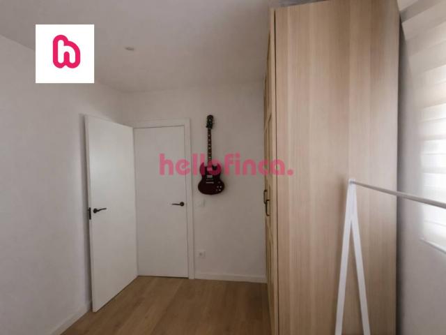 Piso con terraza privada de 50 m² en L’Hospitalet de Llobregat Torrassa / Pubilla Cases