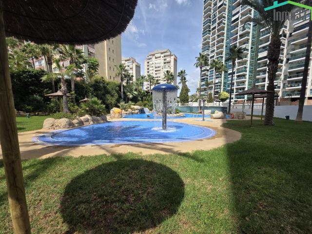 Piso con terraza, vistas y piscina en Cala Finestrat