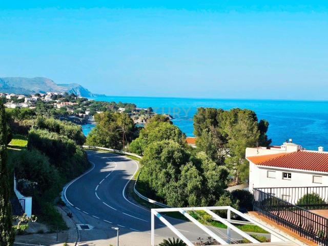 Piso con terraza, vistas al mar y garaje cerca del mar en Llançà – Vive la esencia de la Costa Brava