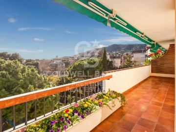 Piso con terraza y 3 plazas de parking en venta en Pedralbes 202m² Barcelona