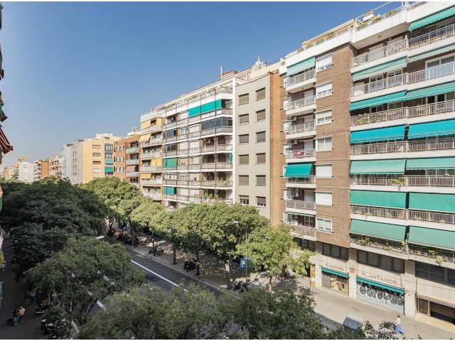 PISO CON TERRAZA Y 4 DORMITORIOS