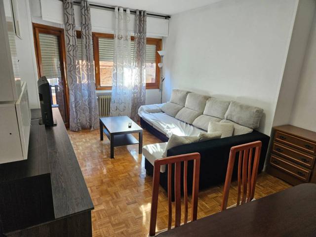 Piso con terraza y calefacción incluida para empresas