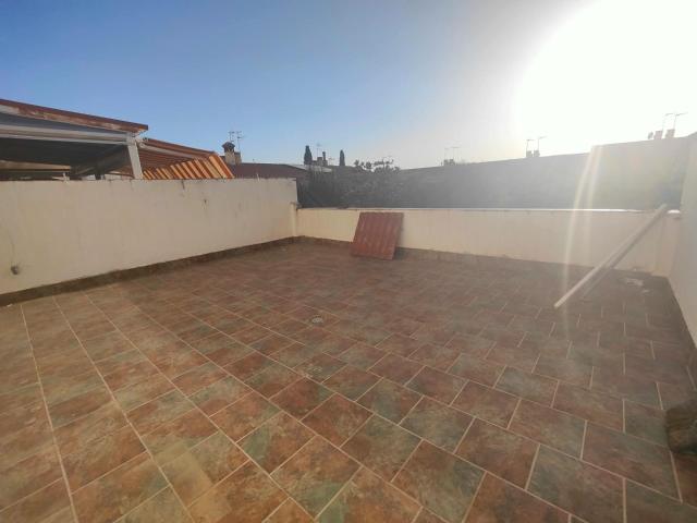 PISO CON TERRAZA Y PISCINA EN GOJAR
