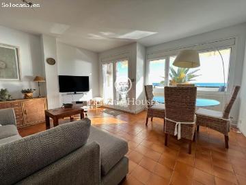Piso con terraza y vistas al mar en alquiler vacacional en Aiguadolç, Sitges