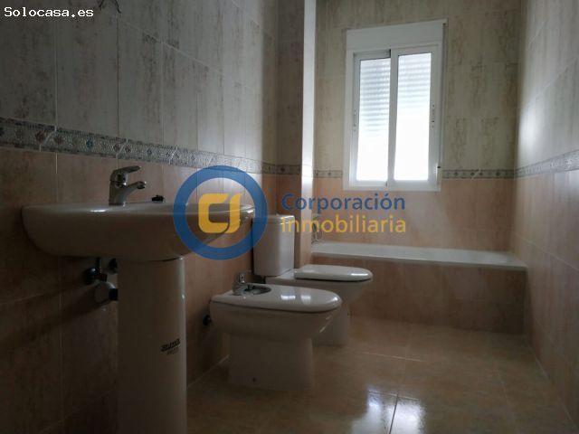 Piso con tres dormitorios y garaje en Puerto Lumbreras