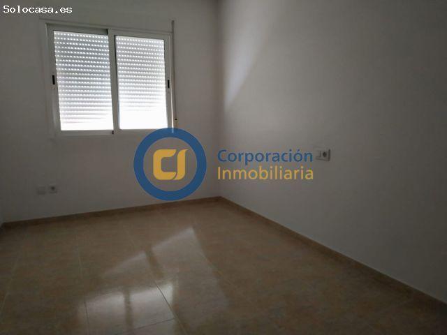 Piso con tres dormitorios y garaje en Puerto Lumbreras