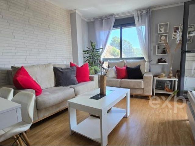 Piso con vistas despejadas, garaje, trastero y piscina cubierta en Almenara