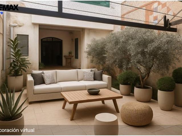 Piso con Amplio Local Comercial con Porche y Patio: ¡Perfecto para Tu Negocio!