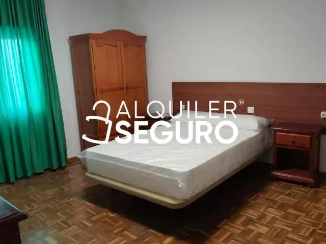 Piso con ascensor en alquiler en Alameda