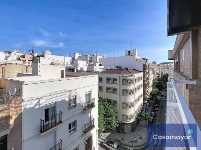 Piso con ascensor en alquiler en Calle Belando