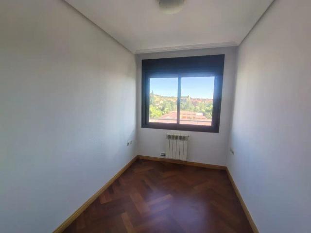 Piso con ascensor en alquiler en Huerta del Rey