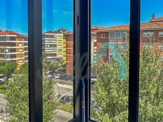 Piso con ascensor en alquiler en Juan De Austria