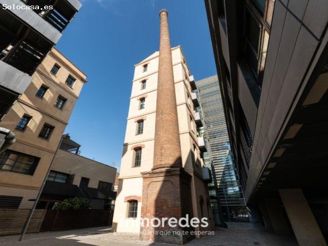 Piso con ascensor exterior con balcón en obra semi nueva en Poblenou