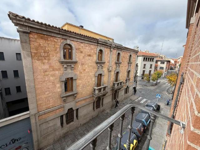 Piso con balcón en alquiler en Calle Sor María de San José