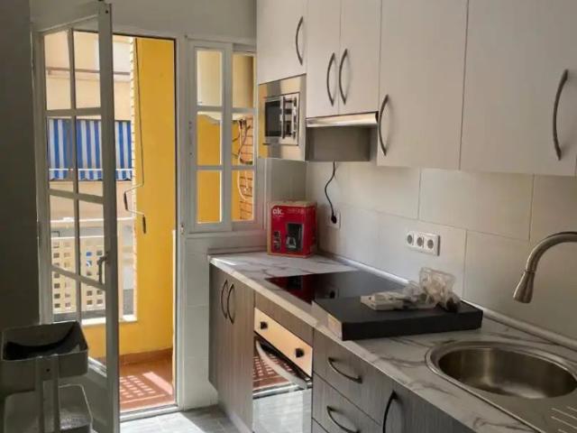 Piso con balcón en alquiler en Calle Santa Marta