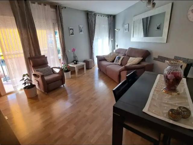Piso con balcón en alquiler en Carrer Josep Tarradellas