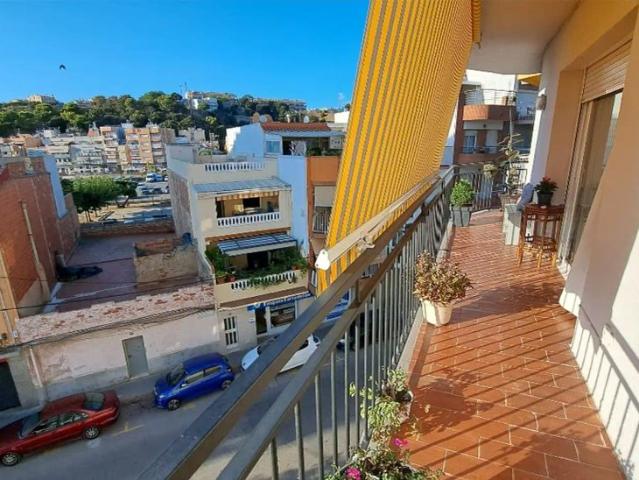 Piso con balcón en alquiler en Carrer Josep Tarradellas