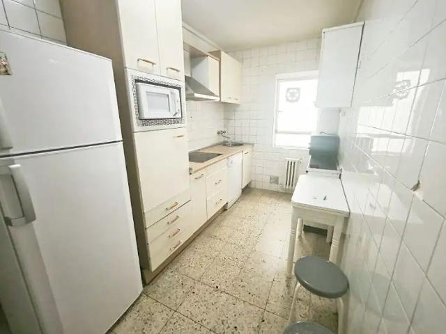 Piso con balcón en alquiler en GABRIEL Y GALAN