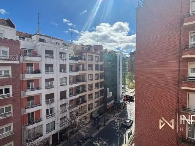 Piso con balcón en alquiler en Gregorio de la Revilla Zumarkalea