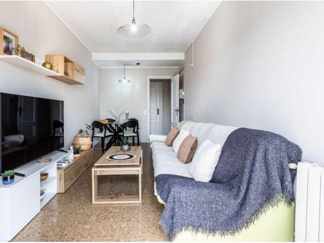 PISO CON BALCÓN PARA ENTRAR A VIVIR, FINCA DE SOLO DOS VECINOS