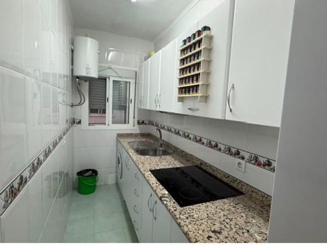 PISO CON DOS HABITACIONES DISPONIBLES