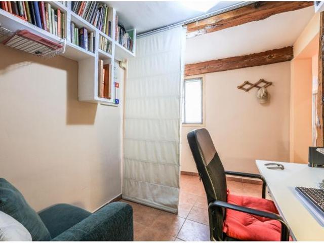Piso con encanto, 2 balcones y vistas a la Plaza de Tirso de Molina – Centro / Lavapiés