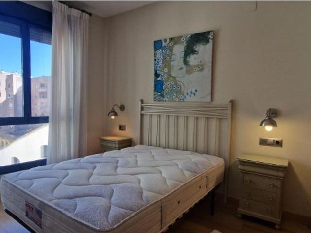 Piso con garaje en alquiler en Residencial Valdespino