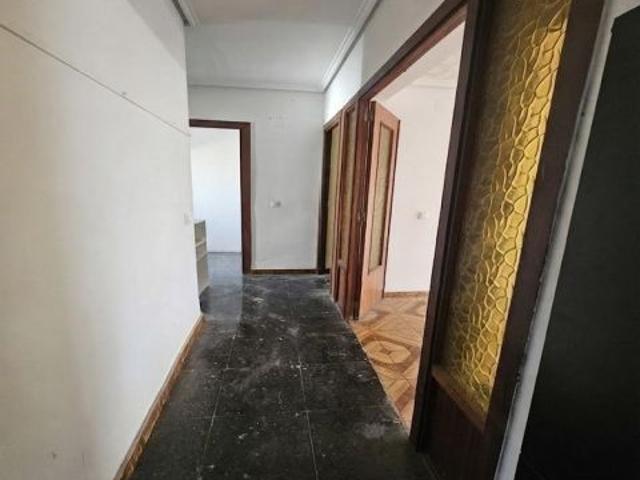 Piso con gran potencial en Torrefiel Valencia 120 M2 Te presentamos esta magnífica vivienda situad