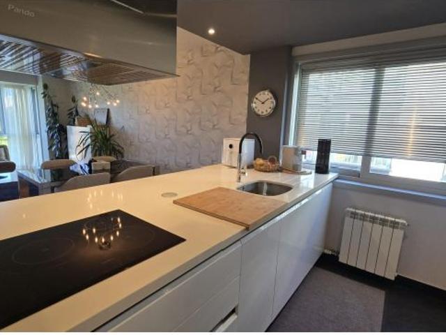 Piso con gran salón de 45 m2, garaje y trastero junto al Parque de Vioño