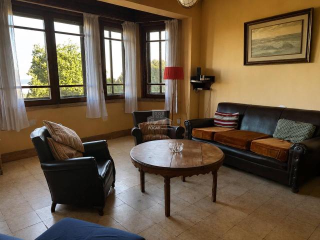 Piso con gran terraza privada y desván independiente en pleno centro de Vilagarcía de Arousa