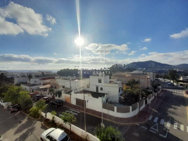 Piso con local de 40 metros en Santa Eulalia 120m² Santa Eulalia del Río