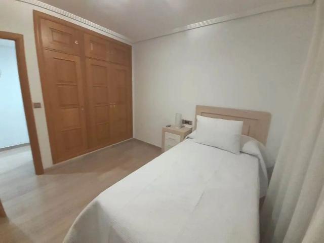 Piso con piscina en alquiler en Noroeste