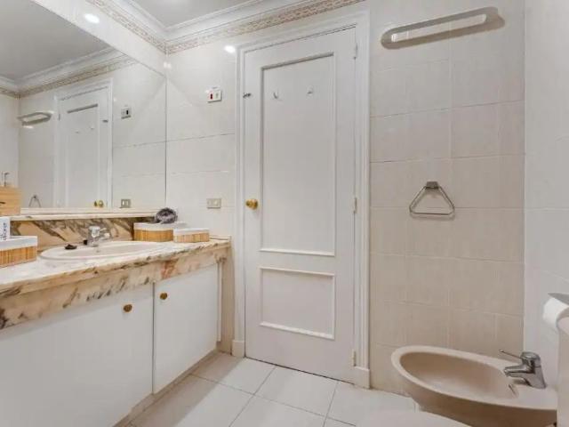 Piso con piscina en alquiler en Avenida J.M. Galván Bello 165