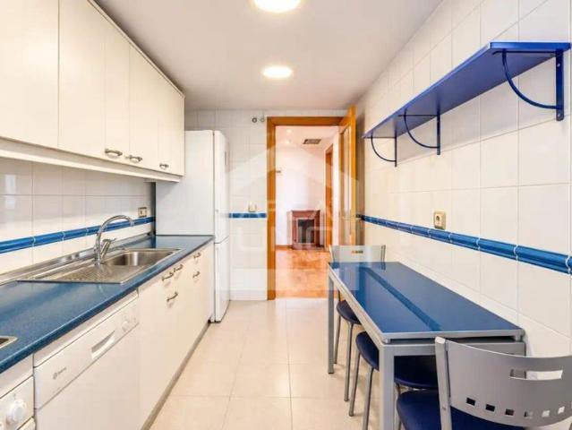 Piso con piscina en alquiler en Calle Milán