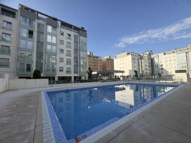 Piso con piscina en alquiler en Calle de Azofra