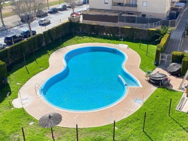 Piso con piscina en alquiler en El Retiro Parque Atlántico Ronda este