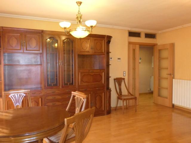 Piso con piscina y amueblado en Utebo. Referencia AL08262026