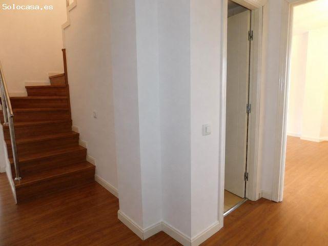 Piso Dúplex de 2 dormitorios, 2 baños, Garaje y Trastero