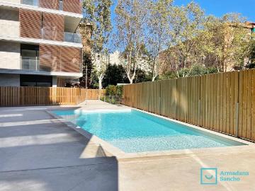 PISO DE OBRA NUEVA CON TRES HABITACIONES Y PISCINA