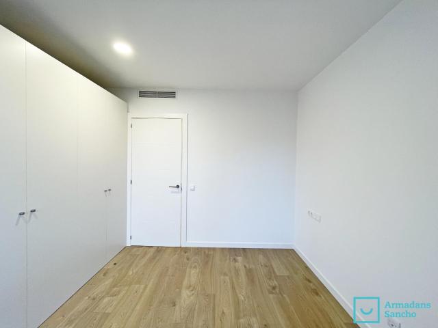 PISO DE OBRA NUEVA CON TRES HABITACIONES Y PISCINA