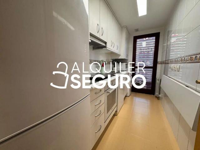 Piso de alquiler en De Los Poblados, Abrantes, Madrid Capital