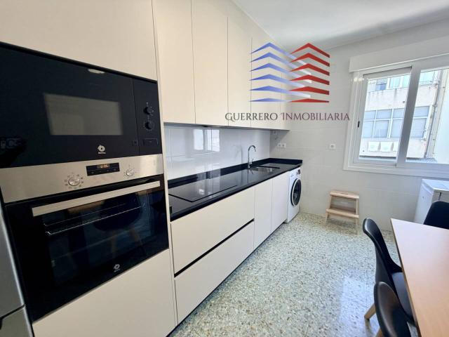 PISO DE ALQUILER PARA ESTUDIANTES EN RÚA MERCADO, ZONA A PONTE – OURENSE Precio: 1.200 €/mes Comunidad e internet WiFi i