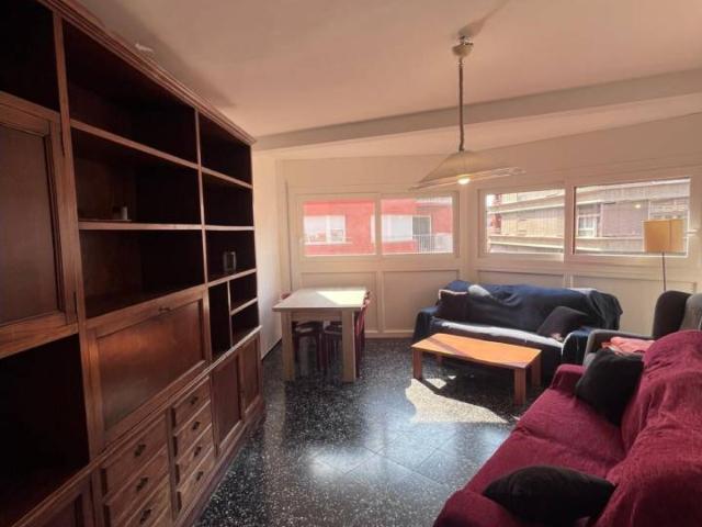 Piso de alquiler temporal para estudiantes en el centro de la ciudad