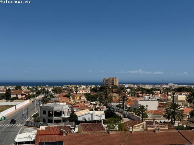 Piso de alquiler vacacional y de temporada con piscina, terraza y parking en Torrevieja