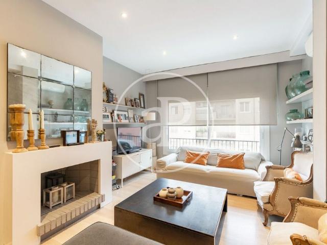 Piso de alto standing de 107 m2 en venta en Barcelona, Cataluña