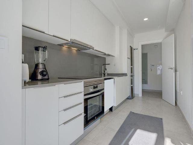 Piso de alto standing de 108 m2 en alquiler en Estepona, Andalucía