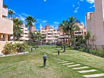 Piso de alto standing de 100 m2 en alquiler en Estepona, España
