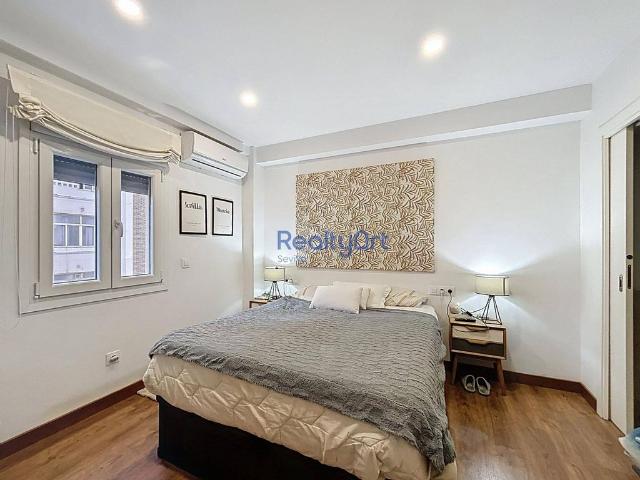 Piso de alto standing de 100 m2 en venta en Sevilla, España