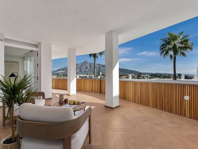 Piso de alto standing de 101 m2 en venta en Nueva Andalucia, Andalucía