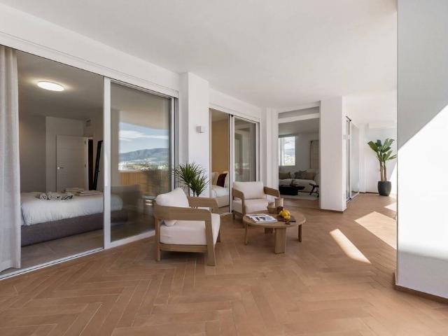 Piso de alto standing de 101 m2 en venta en Nueva Andalucia, Andalucía